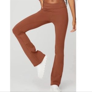 ALO yoga low waist boot cut legging RUST Color
